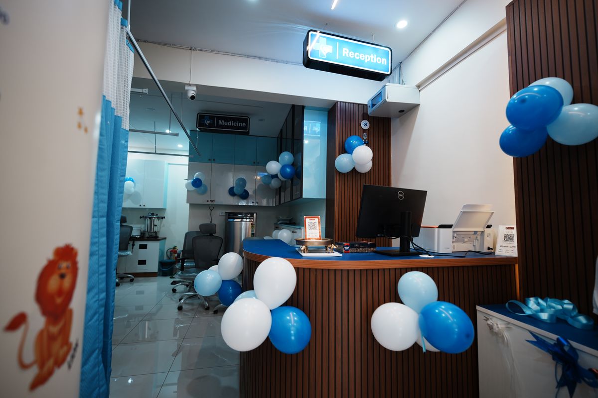 Reception desk with child-friendly lion mural